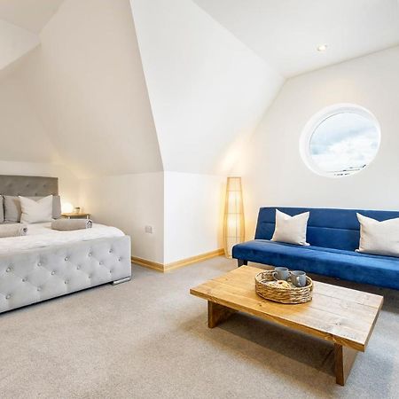 Spacious, Newly Renovated, Three Bedroom Town Centre Duplex Apartment With Free Parking, Sleeps Seven - Walking Distance To Beach Bournemouth Eksteriør billede