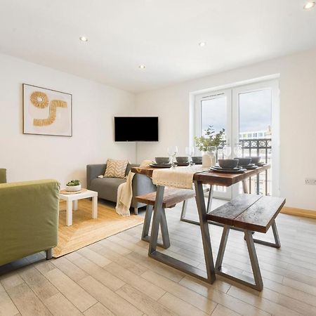 Spacious, Newly Renovated, Three Bedroom Town Centre Duplex Apartment With Free Parking, Sleeps Seven - Walking Distance To Beach Bournemouth Eksteriør billede