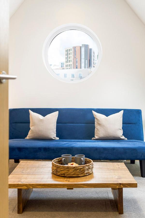Spacious, Newly Renovated, Three Bedroom Town Centre Duplex Apartment With Free Parking, Sleeps Seven - Walking Distance To Beach Bournemouth Eksteriør billede