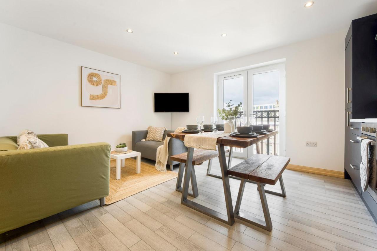 Spacious, Newly Renovated, Three Bedroom Town Centre Duplex Apartment With Free Parking, Sleeps Seven - Walking Distance To Beach Bournemouth Eksteriør billede