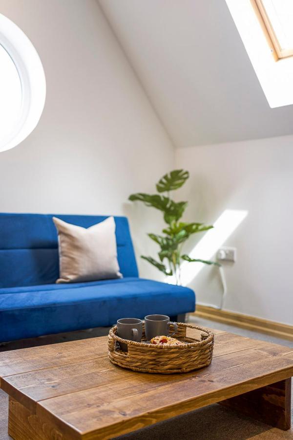 Spacious, Newly Renovated, Three Bedroom Town Centre Duplex Apartment With Free Parking, Sleeps Seven - Walking Distance To Beach Bournemouth Eksteriør billede