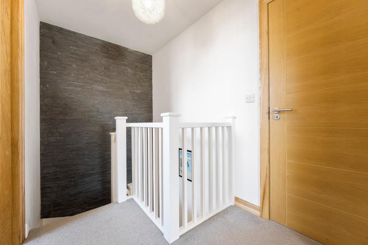 Spacious, Newly Renovated, Three Bedroom Town Centre Duplex Apartment With Free Parking, Sleeps Seven - Walking Distance To Beach Bournemouth Eksteriør billede
