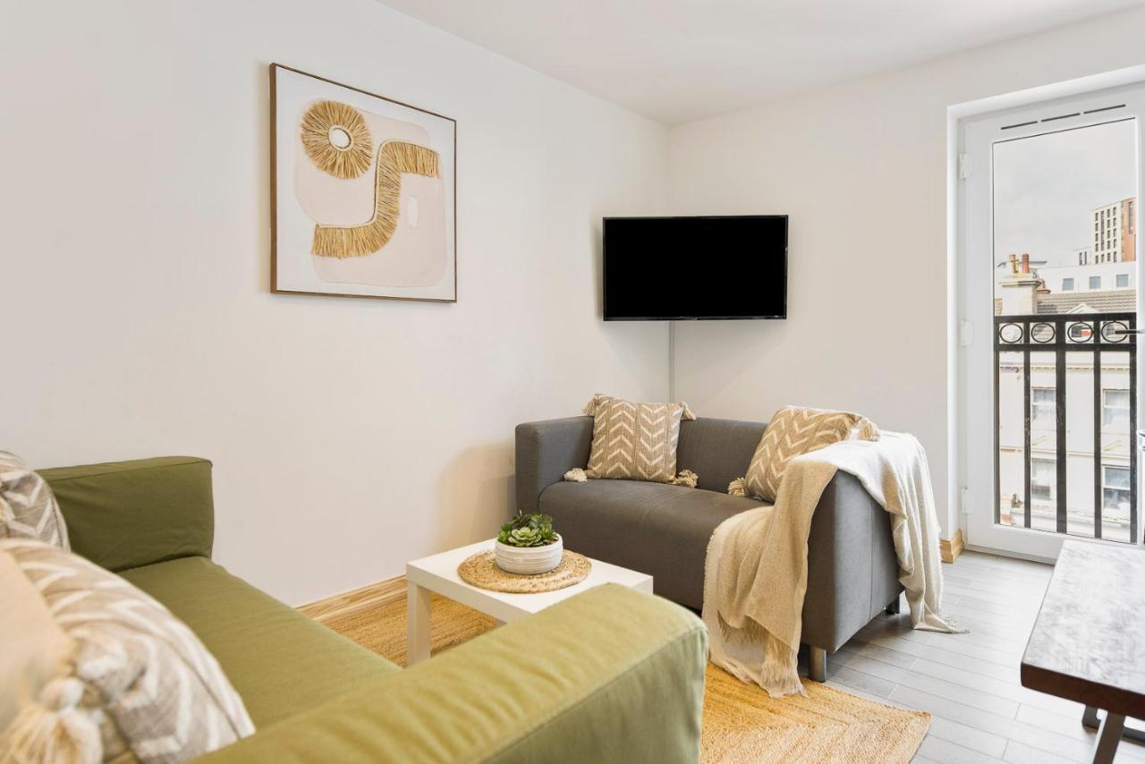 Spacious, Newly Renovated, Three Bedroom Town Centre Duplex Apartment With Free Parking, Sleeps Seven - Walking Distance To Beach Bournemouth Eksteriør billede
