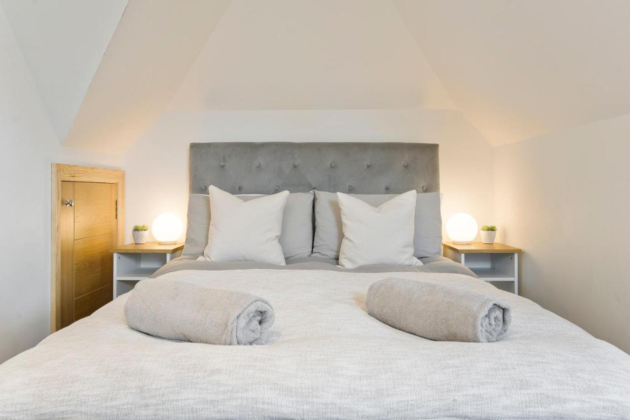 Spacious, Newly Renovated, Three Bedroom Town Centre Duplex Apartment With Free Parking, Sleeps Seven - Walking Distance To Beach Bournemouth Eksteriør billede