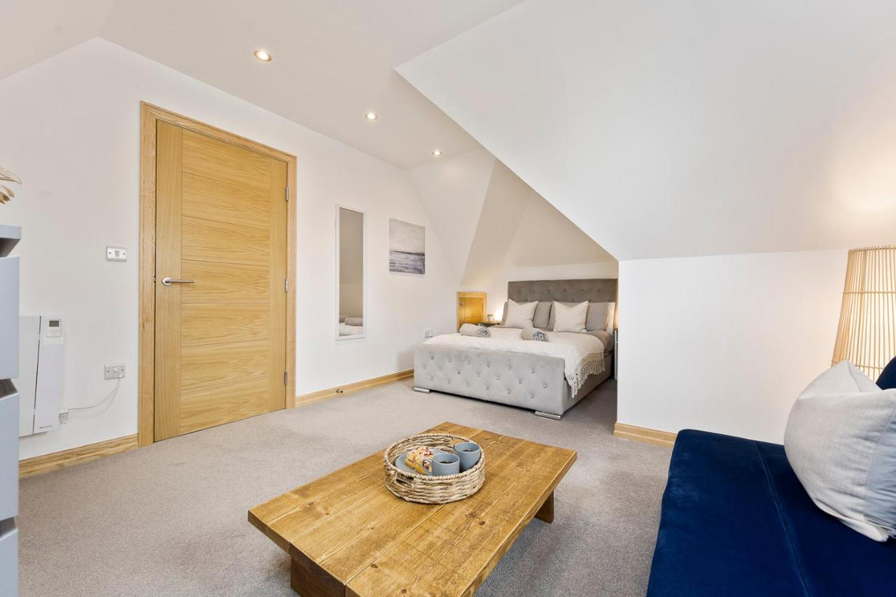 Spacious, Newly Renovated, Three Bedroom Town Centre Duplex Apartment With Free Parking, Sleeps Seven - Walking Distance To Beach Bournemouth Eksteriør billede