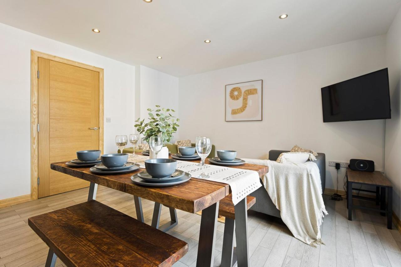 Spacious, Newly Renovated, Three Bedroom Town Centre Duplex Apartment With Free Parking, Sleeps Seven - Walking Distance To Beach Bournemouth Eksteriør billede