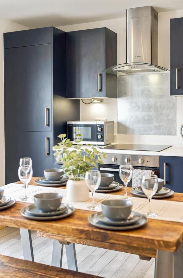 Spacious, Newly Renovated, Three Bedroom Town Centre Duplex Apartment With Free Parking, Sleeps Seven - Walking Distance To Beach Bournemouth Eksteriør billede